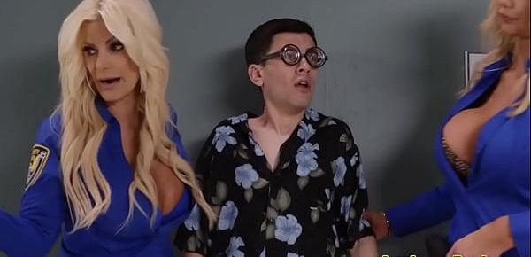  Curvy MILF security pounded by little guy in threesome